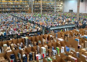 CGT comienza los trámites para la huelga de 48h en el principal almacén de Amazon en España