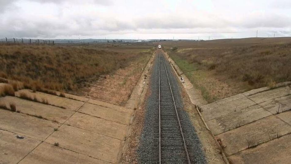 Las plataformas que defienden el tren se solidarizan con la Huelga Feminista