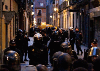 Una redada racista en Lavapiés (Madrid) acaba con la vida de Mame Mbaye