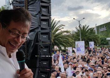 El candidato de izquierda, Gustavo Petro, lidera los sondeos en las elecciones presidenciales de Colombia