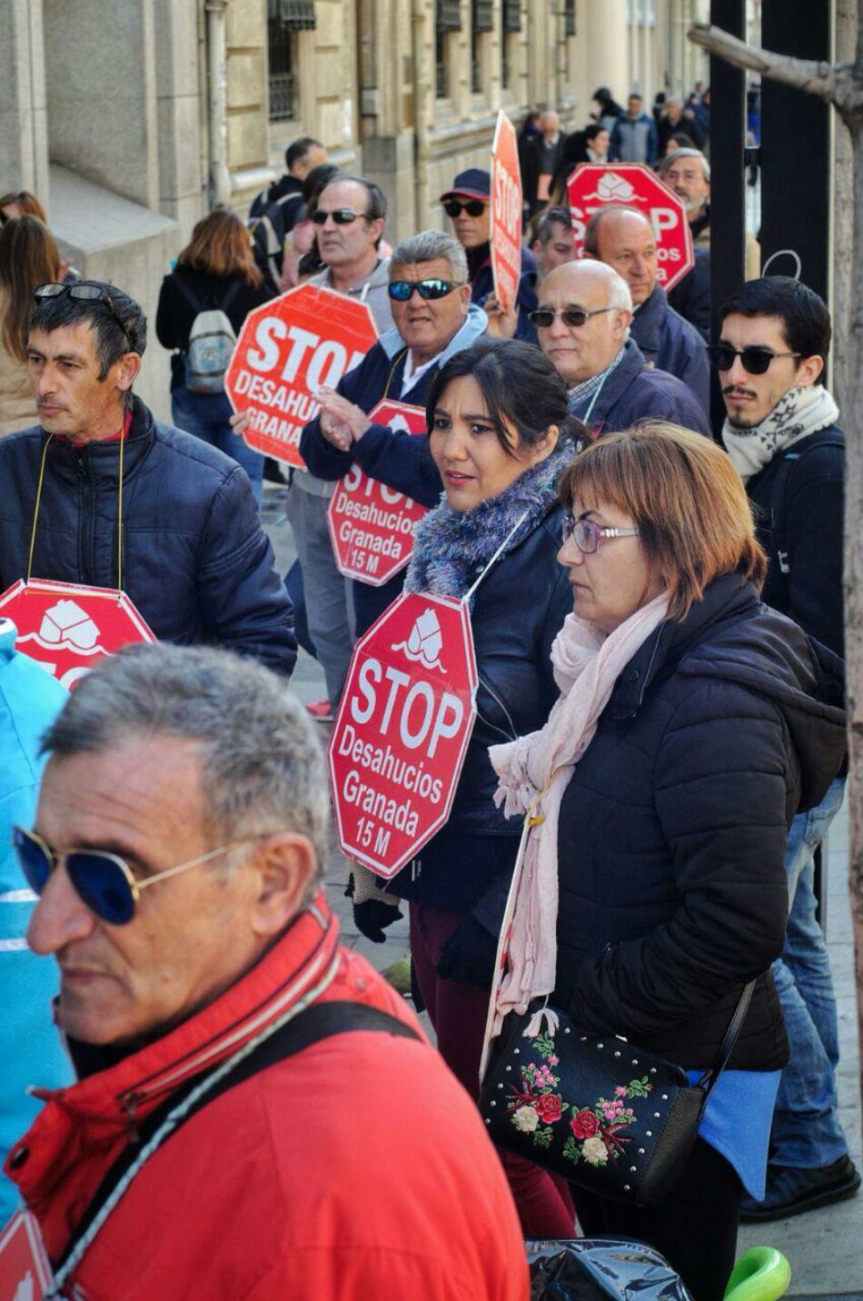 Una activista y afectada de Stop Desahucios 15M Granada es condenada a pagar 600 euros de sanción por asistir a un desahucio