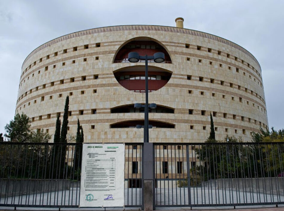 La Marea Verde suspende a la Consejera de Educación de la Junta de Andalucía, Sonia Gaya