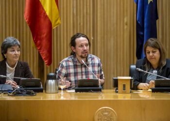 Podemos reune a decenas de colectivos en en Congreso de los Diputados en defensa de la salud pública