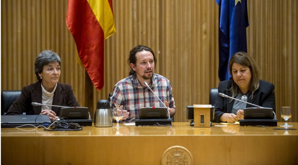 Podemos reune a decenas de colectivos en en Congreso de los Diputados en defensa de la salud pública