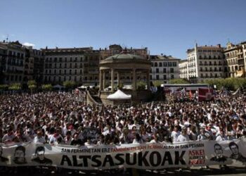 Marina Albiol promueve junto a otros eurodiputados un manifiesto en solidaridad con los jóvenes de Alsasua
