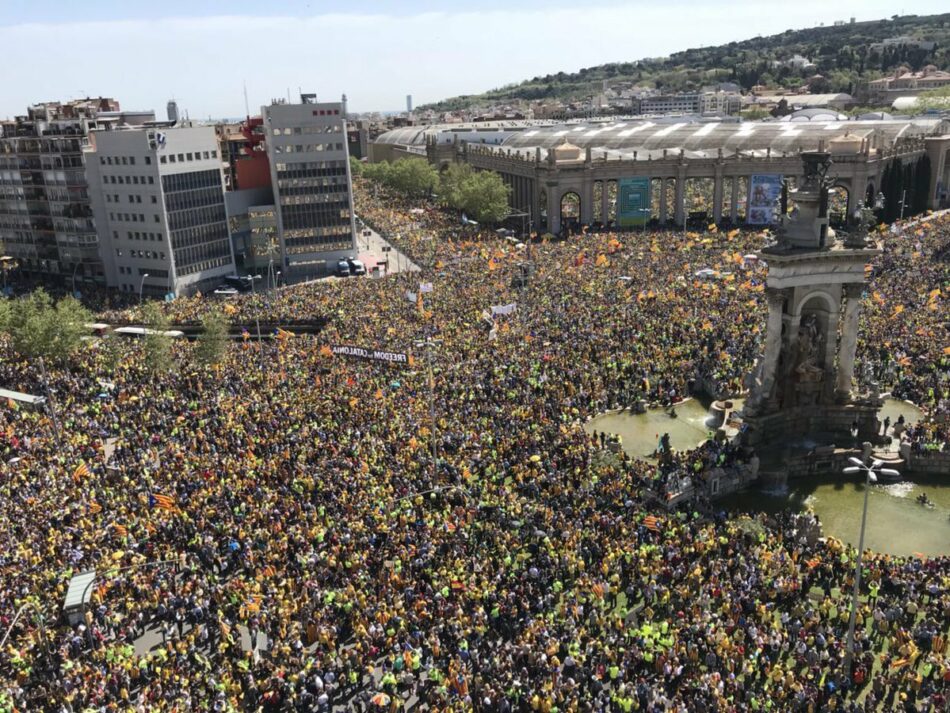 Cientos de miles de personas se manifiestan en Barcelona por la libertad de los presos políticos