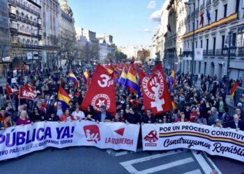 Miles de personas se manifiestan en conmemoración de la II República y reclaman la proclamación de una tercera