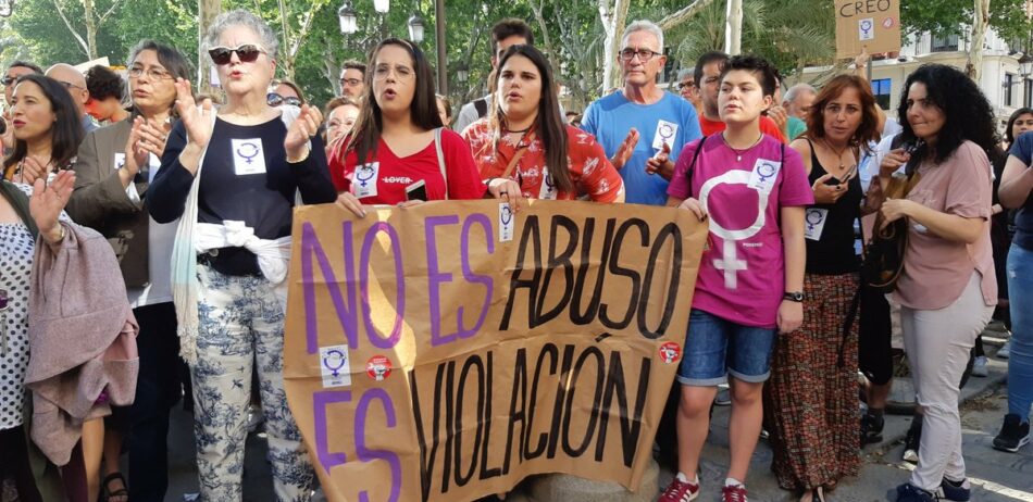 El pleno municipal del ayuntamiento de Sevilla declara personas ‘non gratas’ a los miembros de La Manada