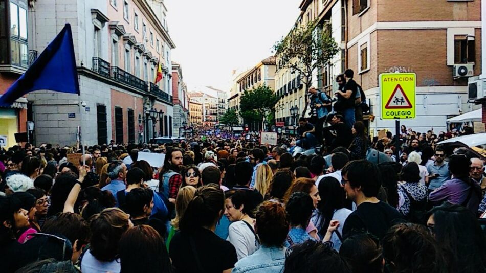 IU “rechaza de forma tajante” el fallo contra los miembros de ‘La Manada’, avisa que es un “gravísimo precedente que expone aún más a las mujeres” y respalda las movilizaciones