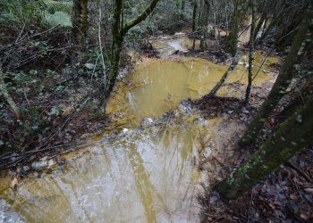 Denuncian emanacións de metano e amoniaco dos vertedoiros das antigas minas de Touro