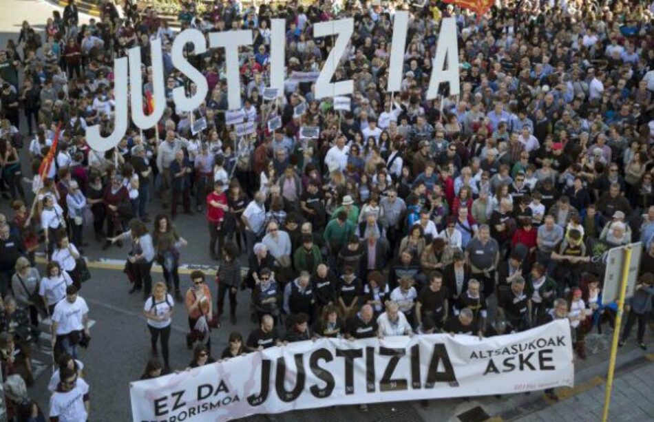 Euskal Herria: Comenzó el juicio-farsa a presos de la localidad de Altsasu / El sábado marcharon 50 mil personas exigiendo su libertad