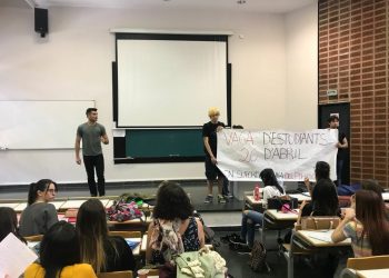 Los estudiantes de la Universidad de Valencia hacen huelga mañana en apoyo a los profesores asociados