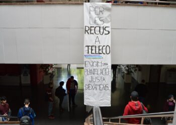 Nueva concentración de estudiantes de telecomunicaciones en la UPV para conseguir recuperaciones de exámenes que acaben con las numerosas expulsiones de la Escuela