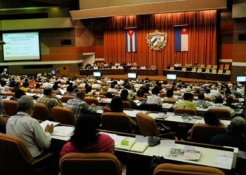 El Parlamento de Cuba aprueba un paquete de medidas de impulso a la economía