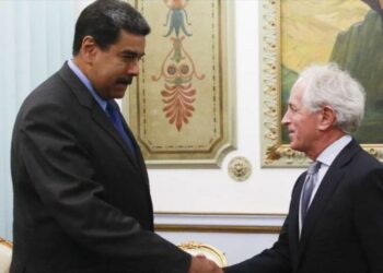 Nicolás Maduro se reúne con un senador de estadounidense en un clima de tensión entre Washington y Caracas