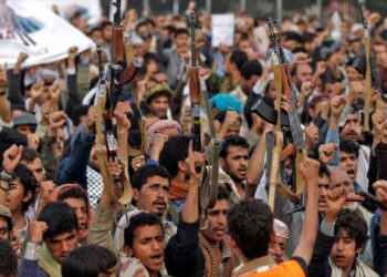 Ansarolá llama a ‘movilización general’ ante asalto a puerto yemení