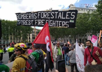 Bomberos forestales se manifiestan en Madrid para exigir la mejora de sus condiciones laborales