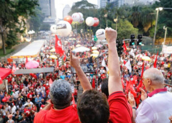1º de mayo en Brasil: Marcha y acto ecuménico marcaron inicio de las conmemoraciones en Curitiba / Marcha en San Pablo marcada por protestas y una unión histórica entre centrales / La lucha por los derechos y reivindicación por la libertad de Lula