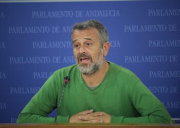 El Parlamento aprueba una moción de IU para que la Junta fiscalice a las concesionarias de Salud Responde y el 061