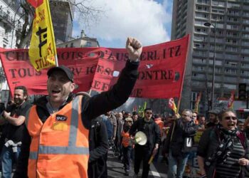 Ferroviarios convocados a manifestarse contra reforma en Francia