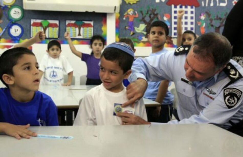 La policía israelí enseña a los niños a matar árabes en las escuelas