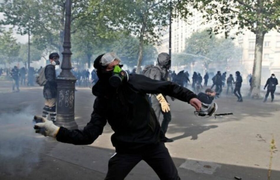 El combate del Black Block contra la policía paralizó París el 1 de Mayo