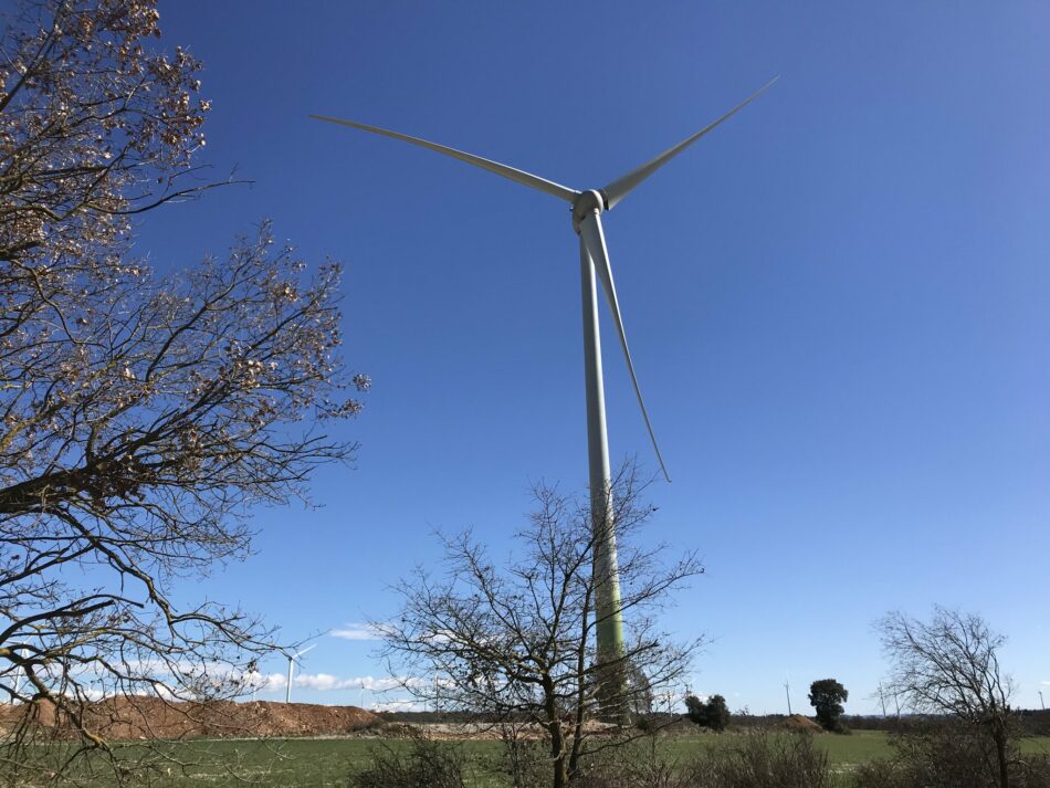 Greenpeace participa en el primer molino eólico comunitario del sur de Europa