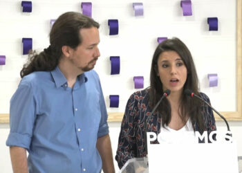 Pablo Iglesias e Irene Montero consultarán a las bases de Podemos sobre su continuidad en sus cargos