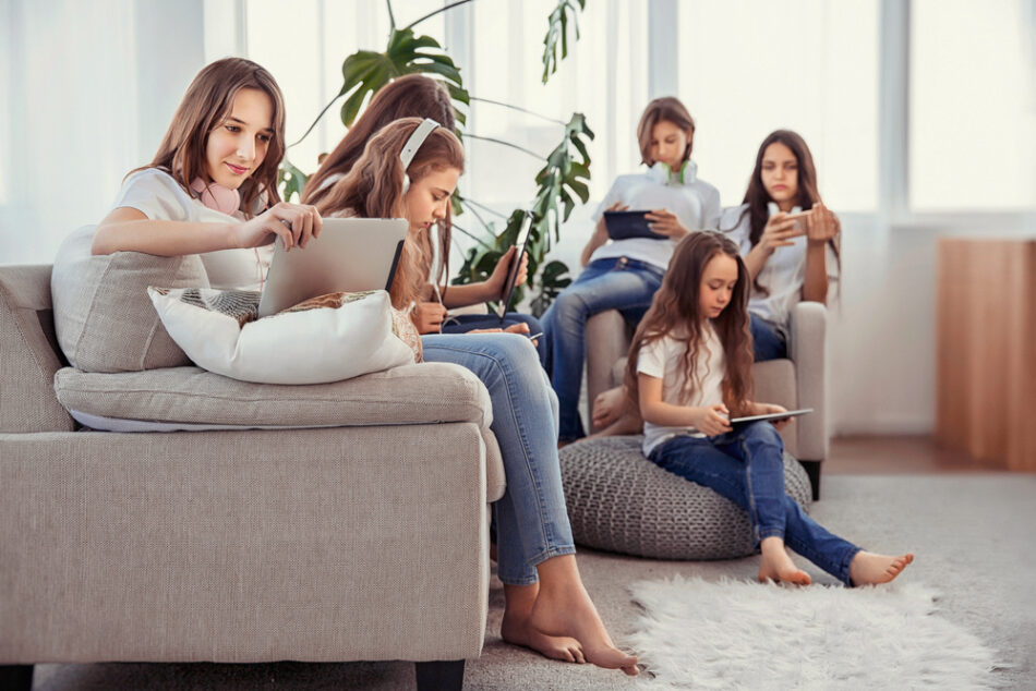 Refuerce la comunicación con sus hijos y evitará estas 4 formas de acoso online