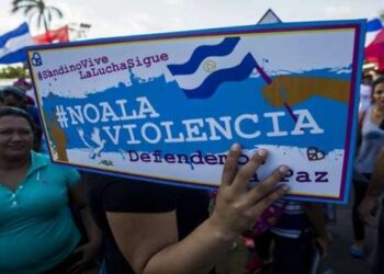 Nicaragüenses en las calles piden diálogo en vez de violencia