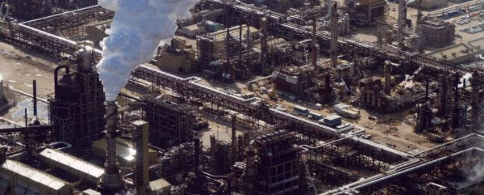 Greenpeace denuncia la vinculación del BBVA con la destrucción provocada por la industria petrolera de Canadá