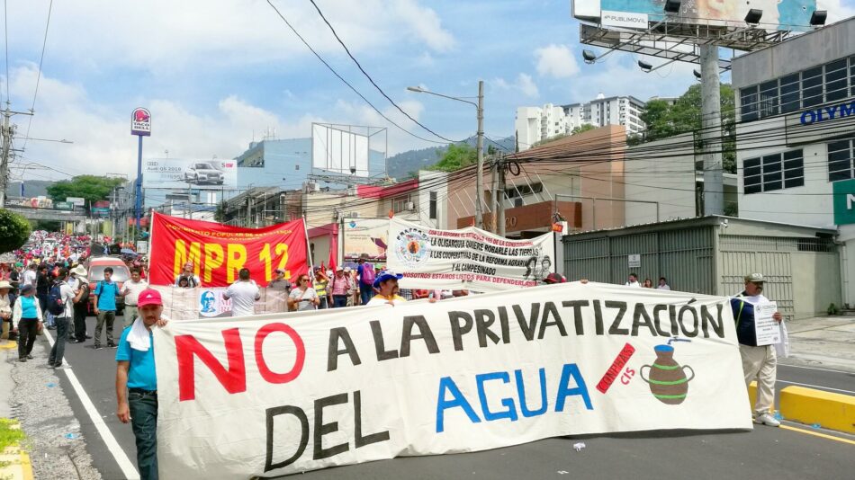 Derecha amenaza con privatizar agua en El Salvador