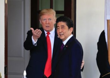 Trump amenazó a Shinzo Abe con enviar «25 millones de mexicanos» a Japón durante la cumbre del G-7