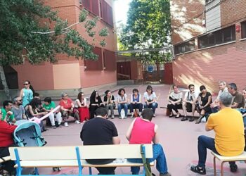 Los distritos de Latina y Carabanchel se movilizan para evitar la pérdida de una línea del colegio República de Uruguay