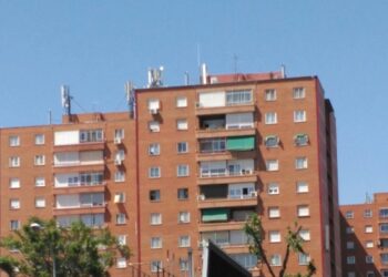 La Asamblea de Madrid insta al Gobierno regional a realizar un estudio epidemiológico en Fontarrón ante la alta concentración de antenas de telefonía