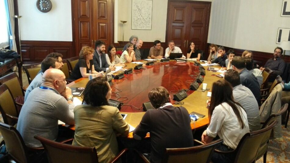 Garzón pregunta a la ministra de Hacienda en la primera sesión de control al nuevo Gobierno si “va a revisar la regla de gasto que impide a las administraciones atender a la ciudadanía”