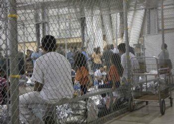 Garzón y Bustamante piden al Gobierno que explique si piensa “tomar alguna medida” por la “salvaje política migratoria” de la Administración de Trump tras su silencio en la visita de los reyes