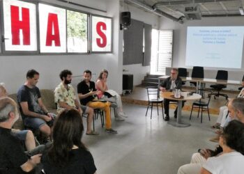 IU Sevilla y Participa exigen a Espadas que las medidas anunciadas para controlar los pisos turísticos no se queden en “otro brindis al sol”