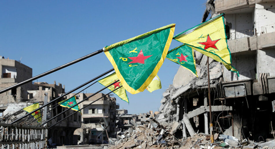 Kurdos buscan negociar con Damasco mientras que grupos apoyados por EEUU se enfrentan entre sí en Raqqa