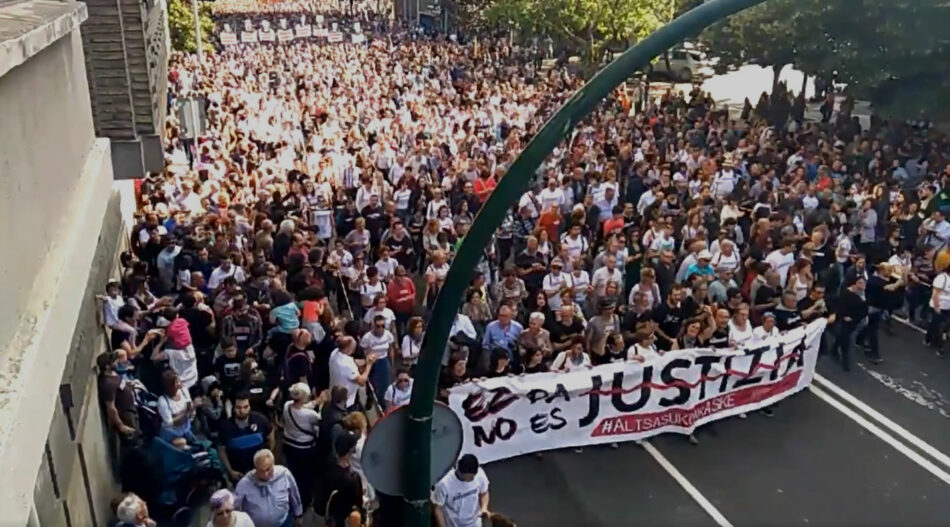 Decenas de miles de personas salen a las calles en Pamplona para protestar contra la sentencia de los jóvenes de Altasasu