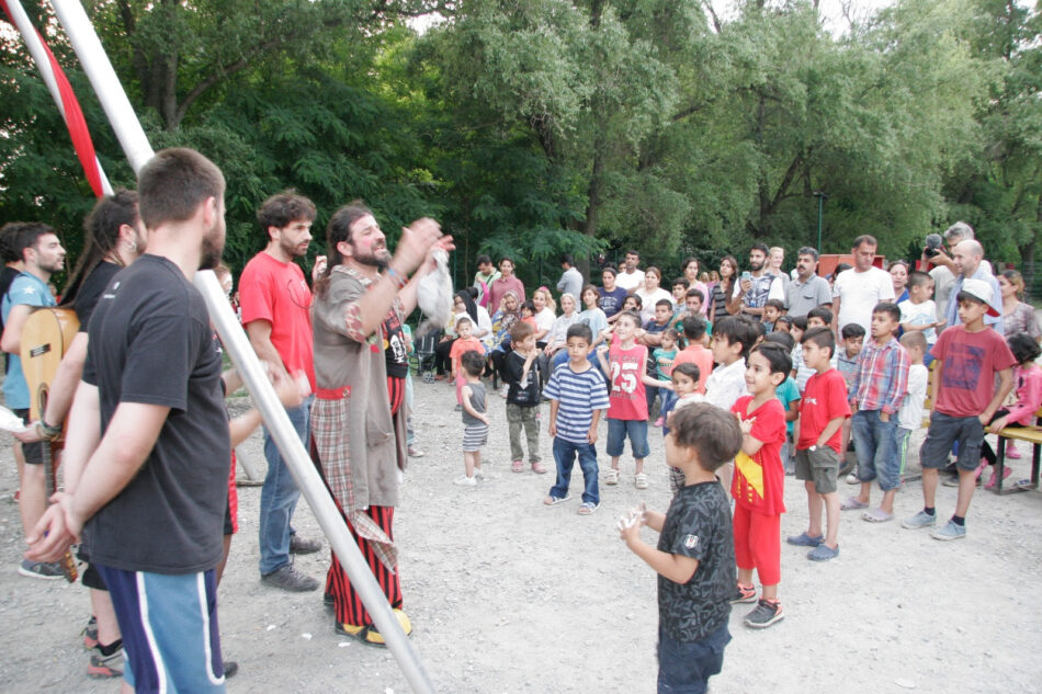 3ª Crónica de la Ruta de los Balcanes: Caravana Refugiando Esperanzas, Pallasos en Rebeldía y Txarango con Jutt Helping People