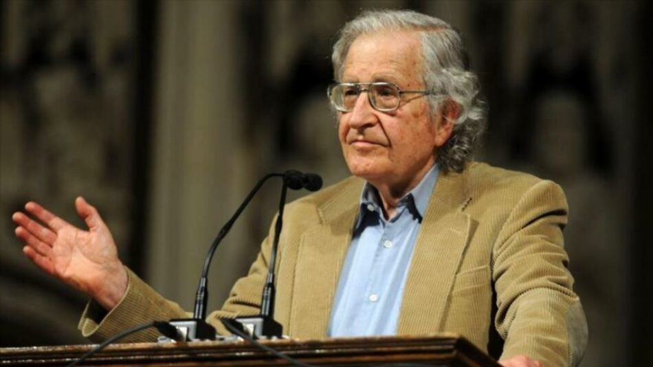Noam Chomsky: EEUU recurre a chantaje para alcanzar sus objetivos