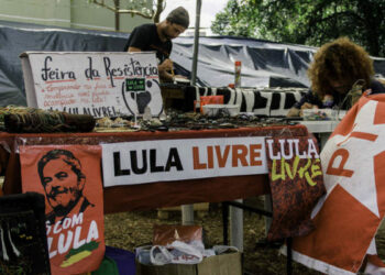 Brasil: El PT denunciará a jueces y a la policía por no liberar a Lula