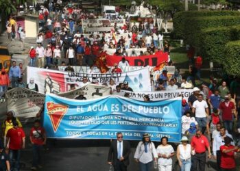 El Salvador: “No podemos permitir que se privatice el agua”