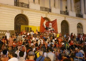 Líderes repudian dictamen del TRF-4 de mantener a Lula preso