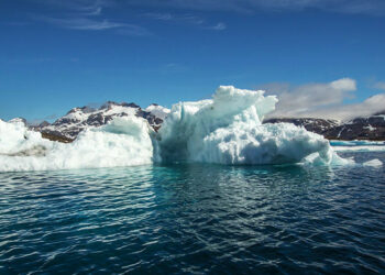 Un iceberg de más de 6 km se desprende de un glaciar en Groenlandia