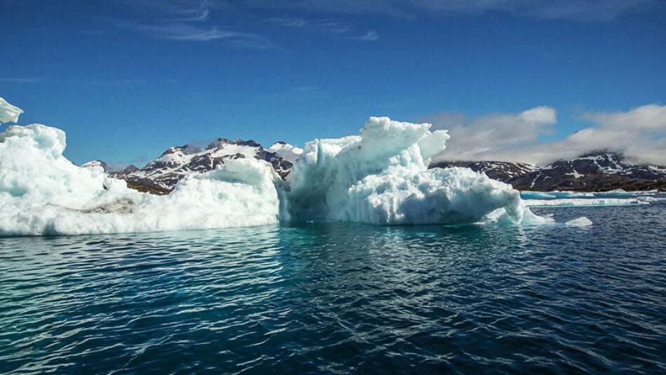 Un iceberg de más de 6 km se desprende de un glaciar en Groenlandia