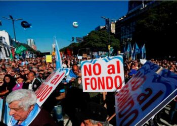 Personalidades argentinas convocan a marchar contra FMI el 9 de julio