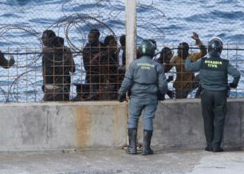 APDHA denuncia la criminalización de la migración en la Frontera Sur