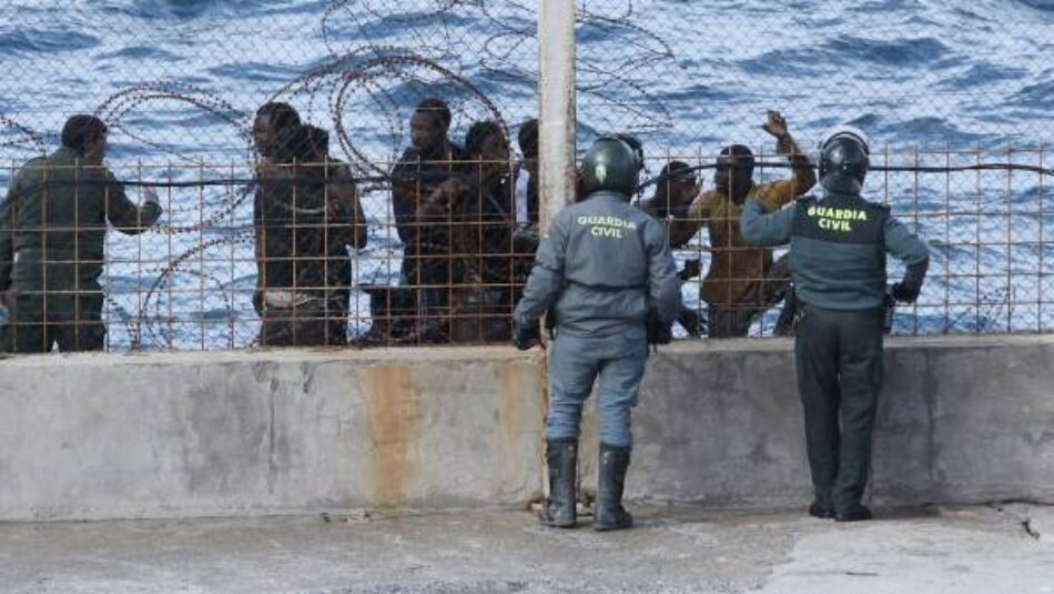 APDHA denuncia la criminalización de la migración en la Frontera Sur